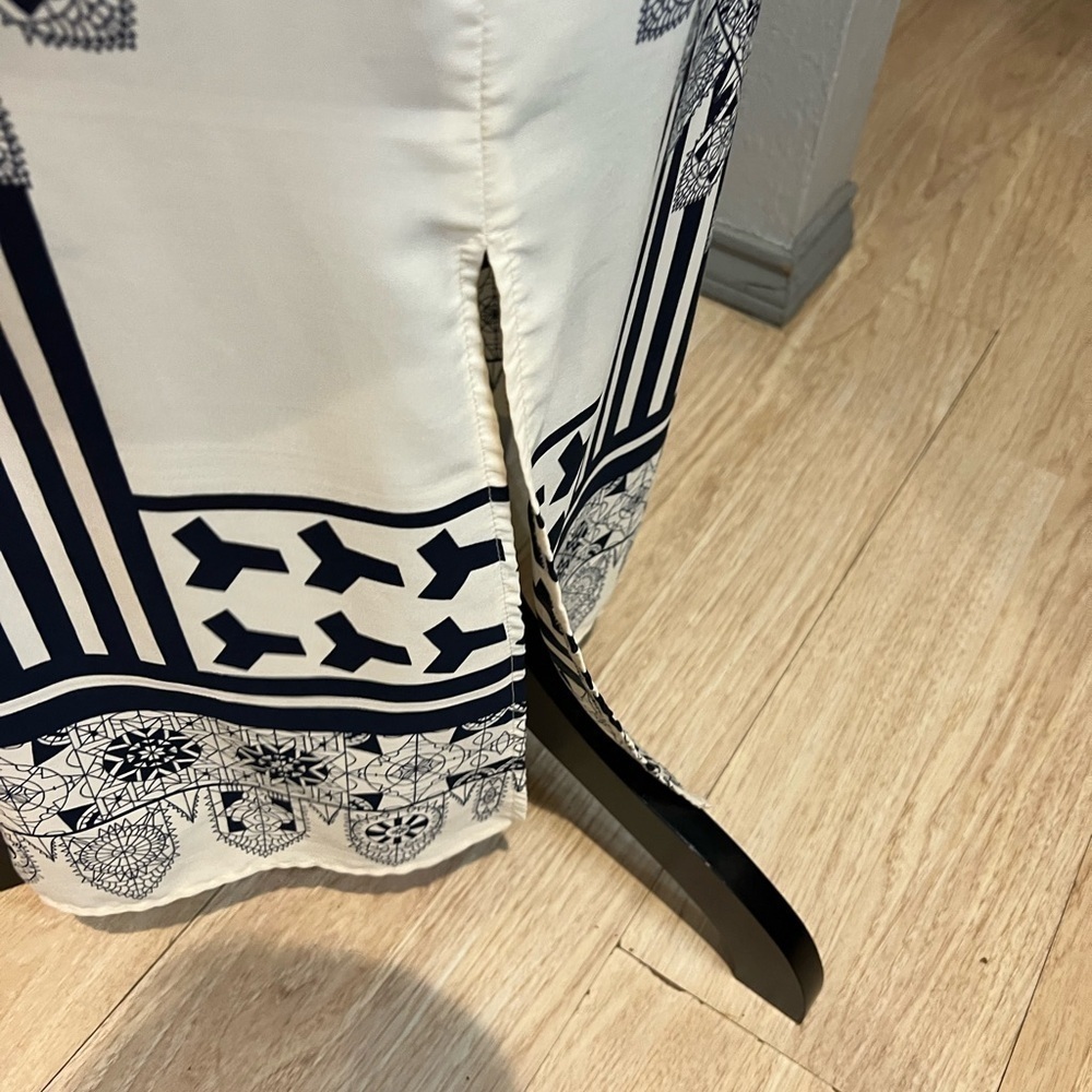 Dina be white and Navi blue maxi dress - Picture 5 of 6